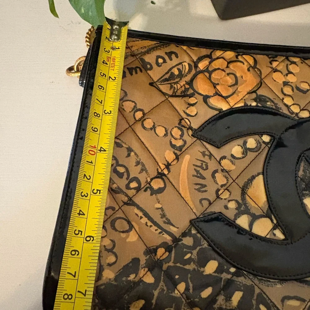 CHANEL Medallion Patent Leather Large Clutch - Picture 9 of 12